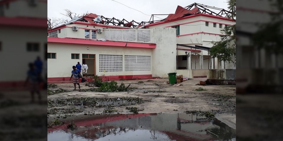 莫三比克貝拉市的衛生中心在風災中受損，屋頂被毀。© MSF