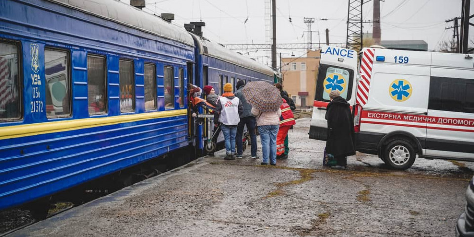 MSF在烏克蘭的首班醫療列車正準備轉診病患