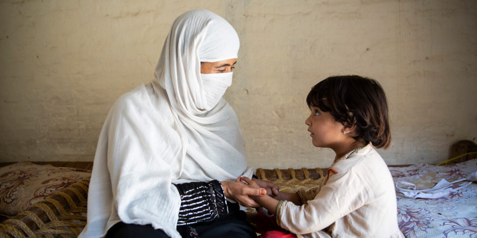 能治療皮膚利什曼病的醫院離家很遠，為了求診，古納茲借住在她兄弟家中。© Saiyna Bashir