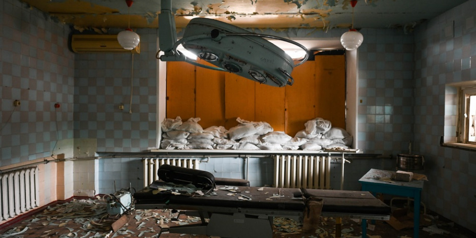 一家被毀壞的醫院，攝於烏克蘭頓內次克利曼。©Colin Delfosse