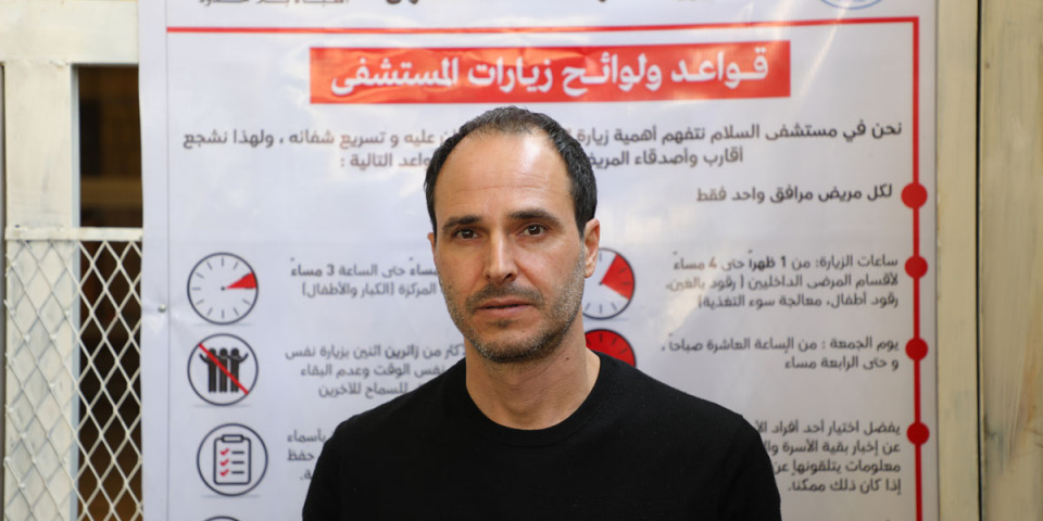 無國界醫生（國際）主席克里斯托醫生（Dr Christos Christou）在2023年二月訪問葉門。©Majd Aljunaid/MSF