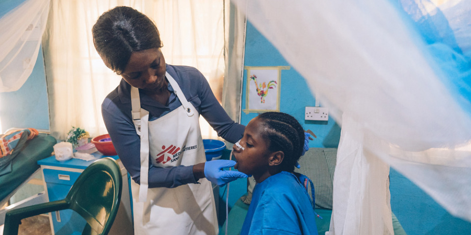 一名奈及利亞壞疽性口炎患者正在進行運動訓練。2023年5月5日。©Fabrice Caterini/Inediz