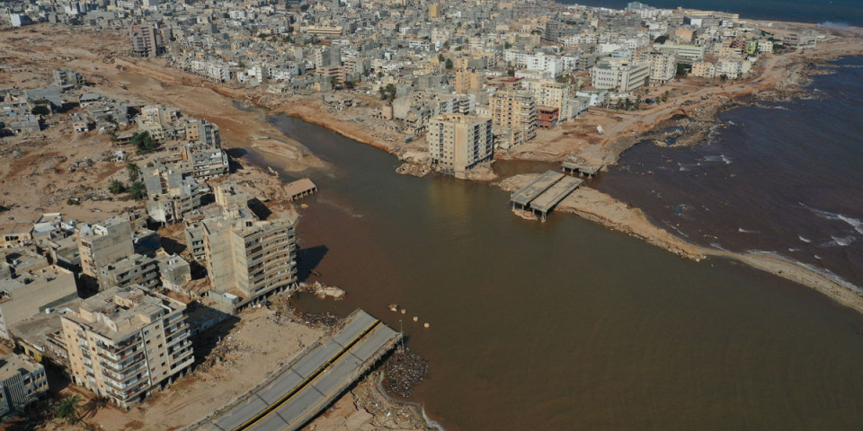從空中俯瞰利比亞重災區德納市 ©Halil Fidan/Anadolu Agency via AFP