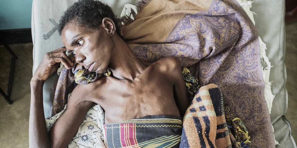 37歲的克里希因愛滋病末期而被轉送至非洲恩桑傑區醫院治療。