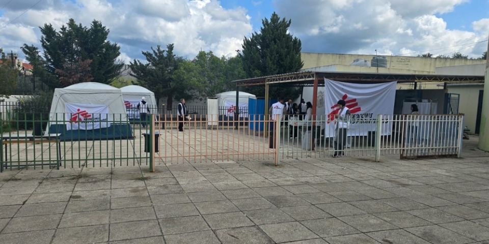 無國界醫生在黎巴嫩南部部署了一個行動診所，提供醫療諮詢和心理急救服務。當地一些避難所已人滿為患。在以色列持續不斷的轟炸之後，成千上萬的黎巴嫩人正逃離家園。© MSF