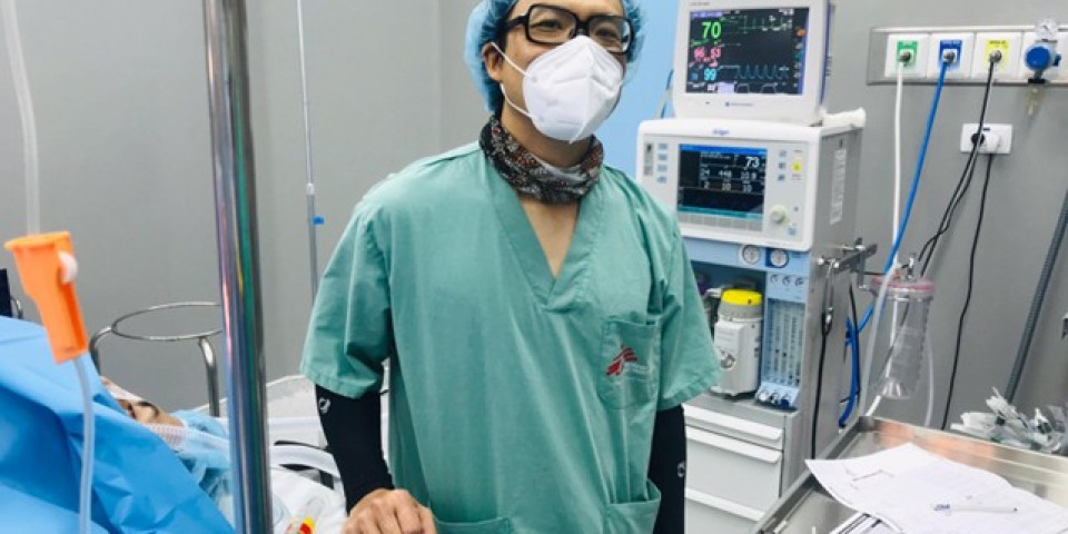 2020年許彥鈞醫生在加薩協助治療回歸大遊行中受傷的患者。攝於2020年10月©許彥鈞