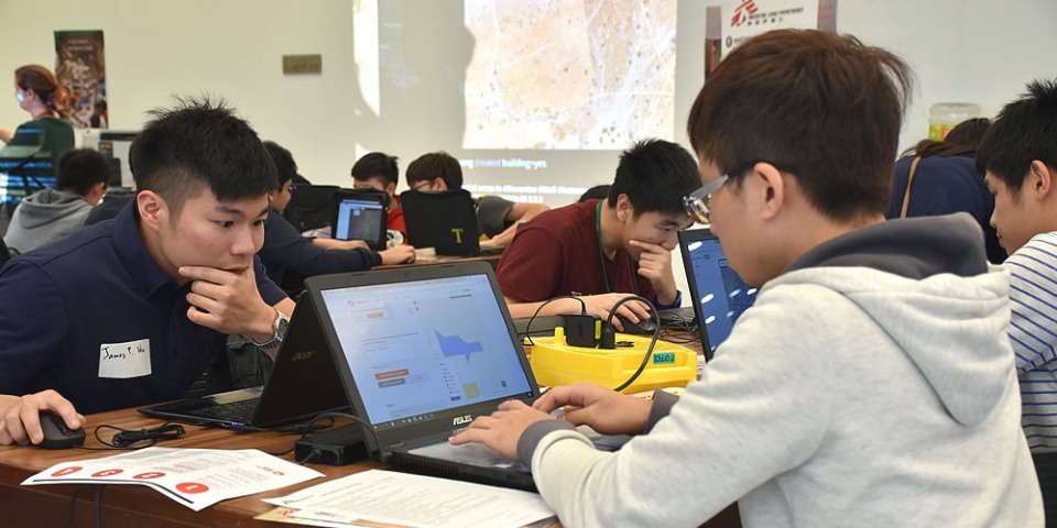 參與地圖松活動不需特殊的技巧，也不受地域或時間所限。只要在空餘時登入雲端帳戶進行繪圖，就可為前線醫療人道救援出一份力。