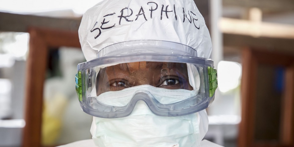 無國界醫生在剛果民主共和國曼吉納應對伊波拉疫情。©Carl Theunis/MSF