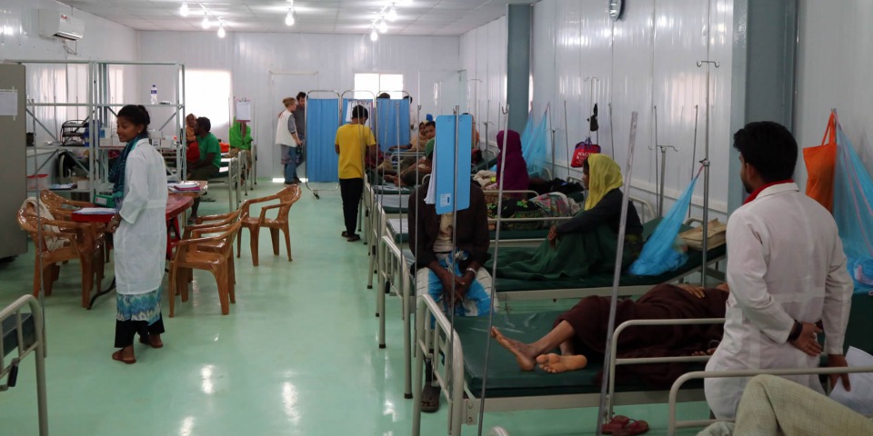 醫院位於羅興亞難民營中心點，已於四月中開始營運，可容納多至100張病床。©Dean Irvine/MSF