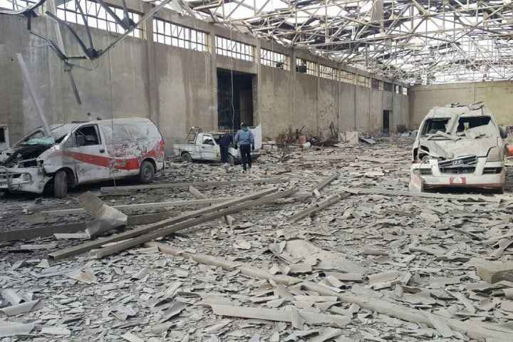 本照片攝於2016年12月。兩架救護車在敘利亞東古塔一次空襲中被炸毀。©MSF
