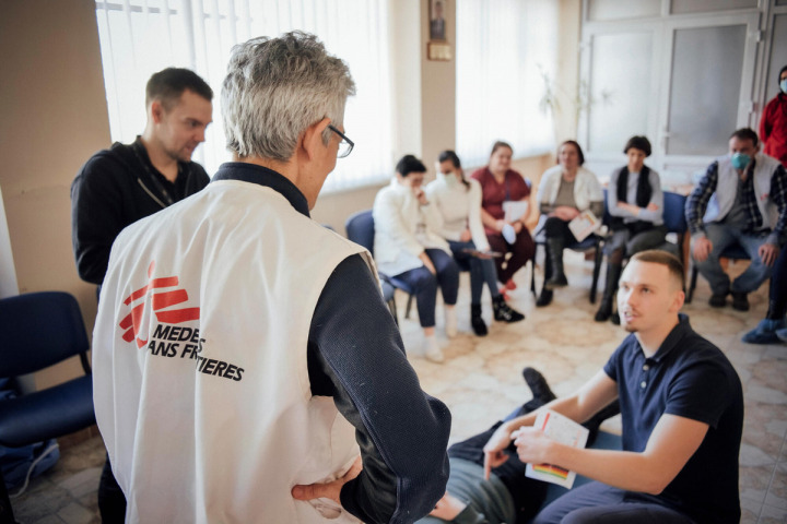 無國界醫生在利維夫為醫院提供大規模傷亡應對訓練。©MSF/PETER BRAEUNIG 