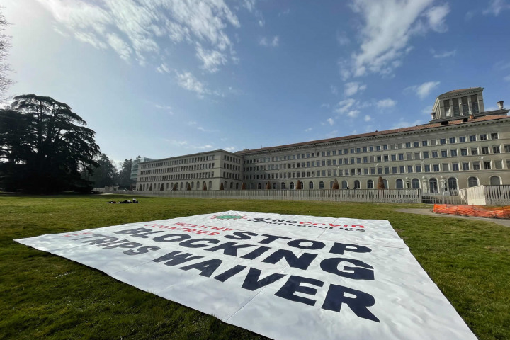 MSF在WTO前的布條，要求不再阻擋放棄壟斷議案。©Pierre-Yves Bernard