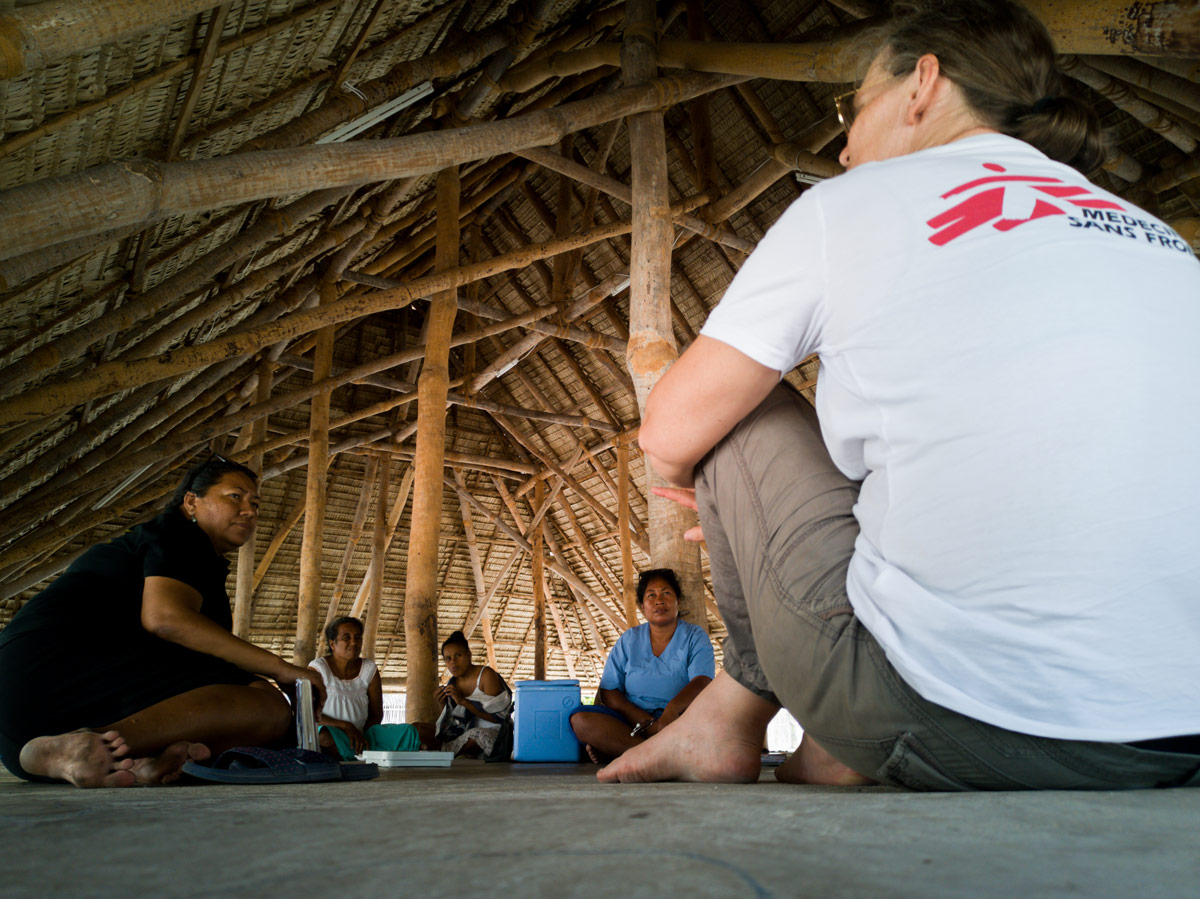 MSB142746-kiribati-medical.jpg
