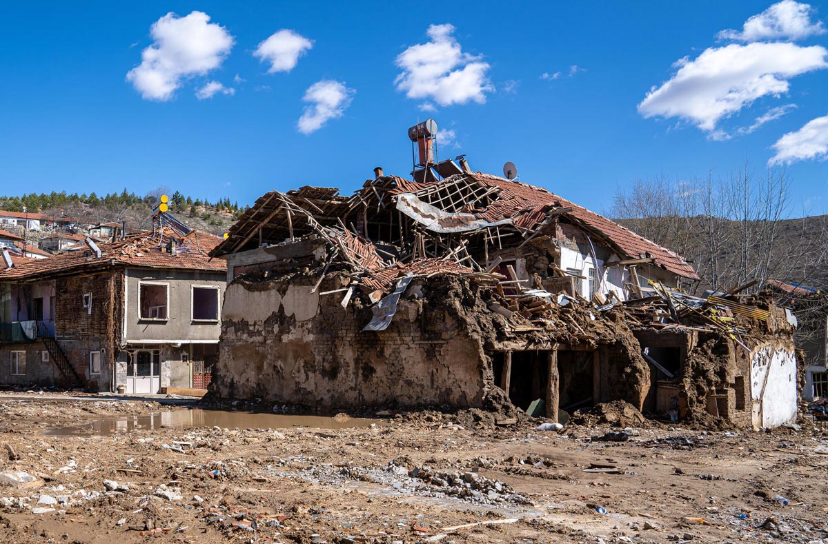 MSB153530_turkiye-earthquake-broken-house.jpg