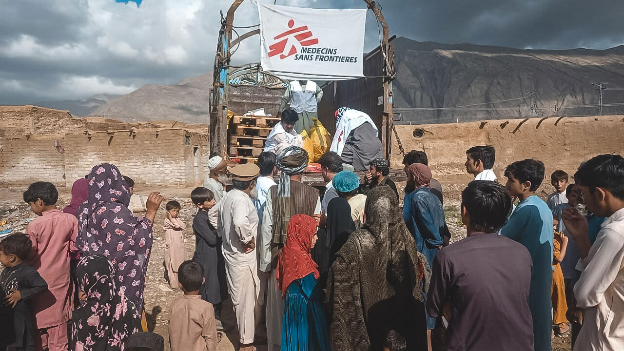 MSF-team-distributing-relief-items.jpg