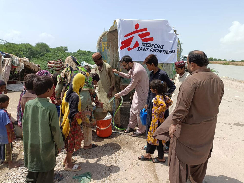 MSF-teams-in-Dera-Murad-Jamali-provide-clean-drinking-water-to-displaced-people-sheltering-in-camps.jpg