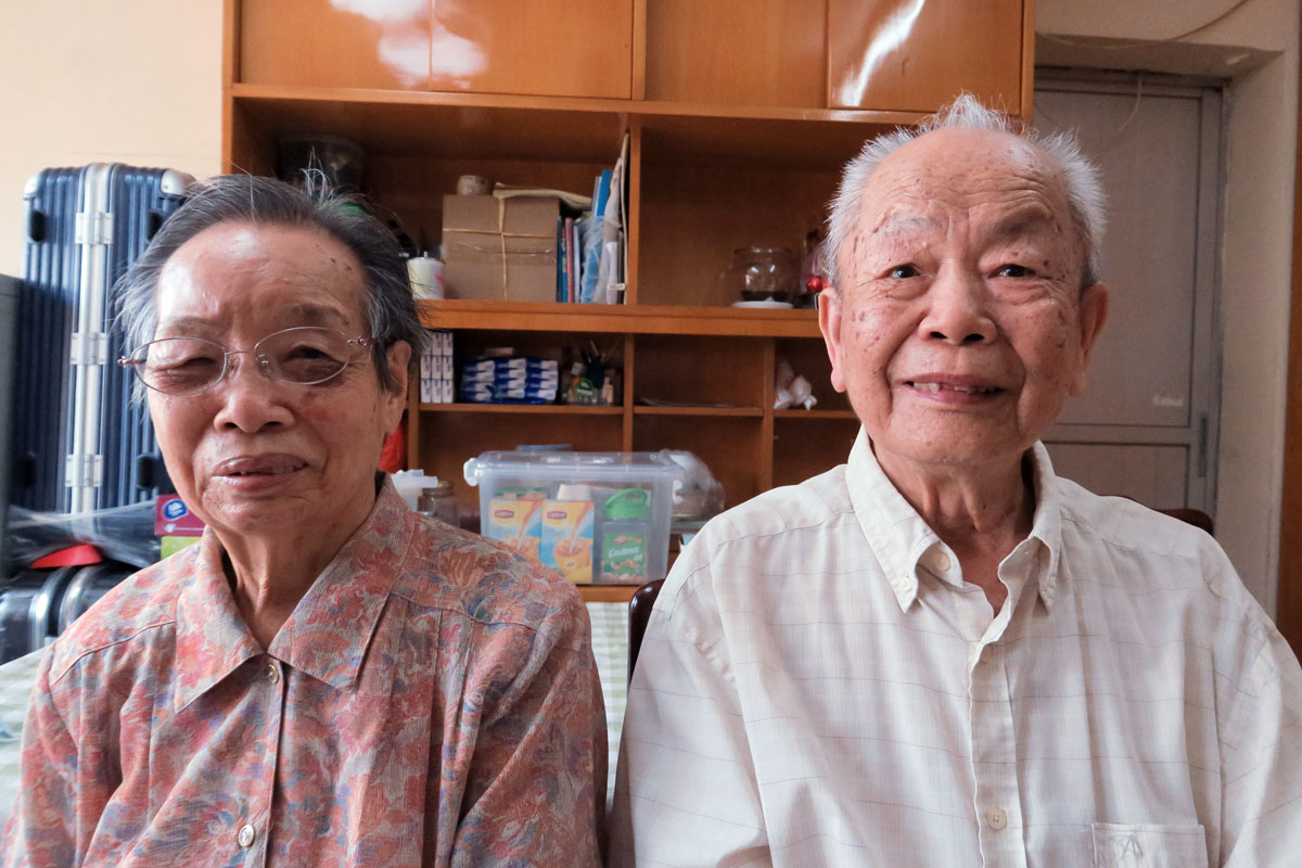 hk-covid19-old-couple.jpg