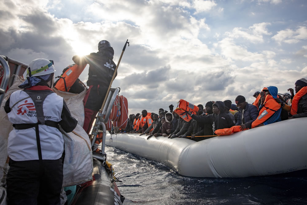 MSF與SOS Mediterranee於地中海進行國際難民搜救行動