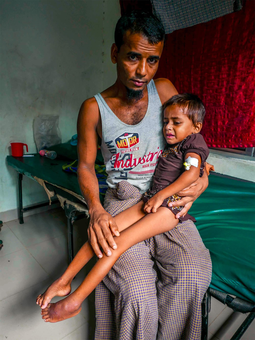 照片攝於女孩剛被送到無國界醫生醫療設施後不久。 © Ian Cross/MSF