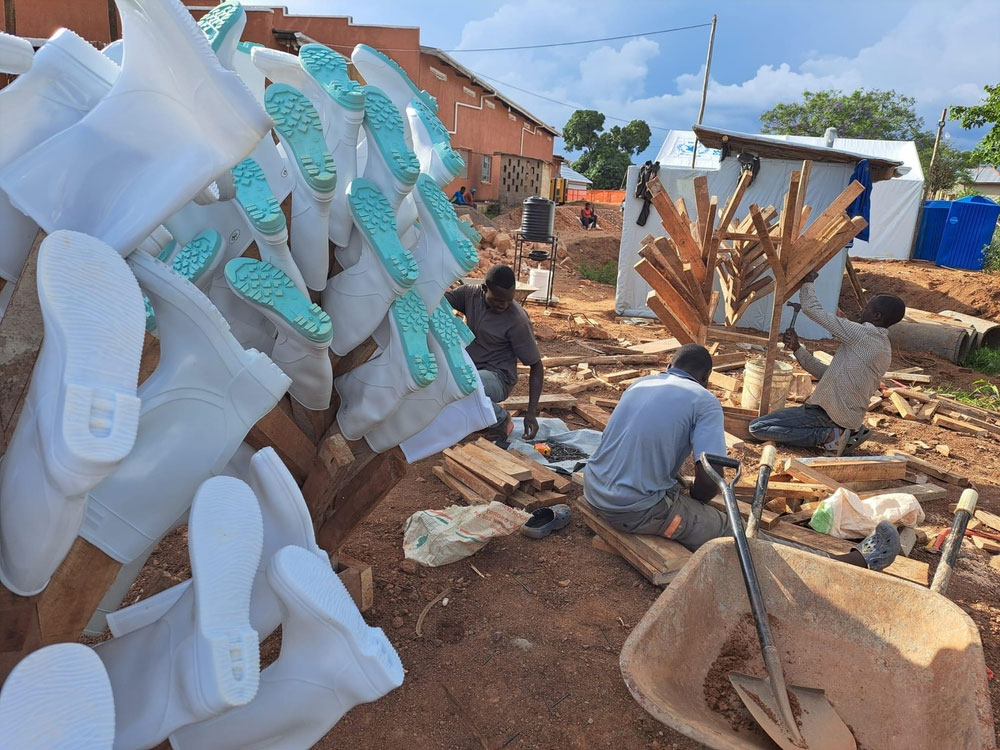 uganda-ebola-1month-christmas-tree.jpg