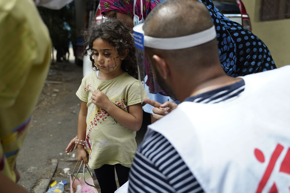 year-2020-18-beirut-wounded-girl.jpg